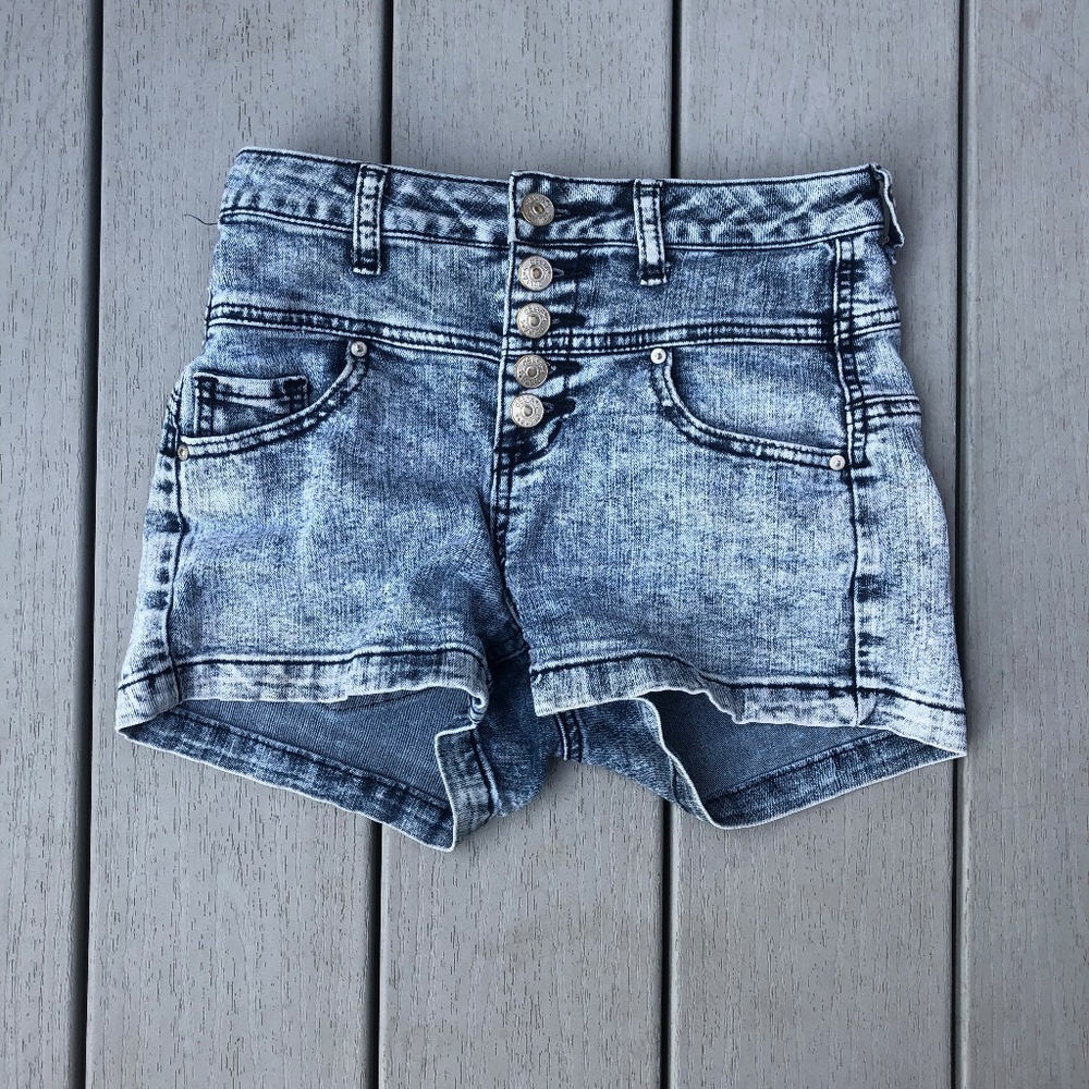Cute Acid Wash High-Waisted Denim Shorts, Size 1/2